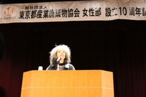 会場内に染み渡る落合恵子氏の言葉
