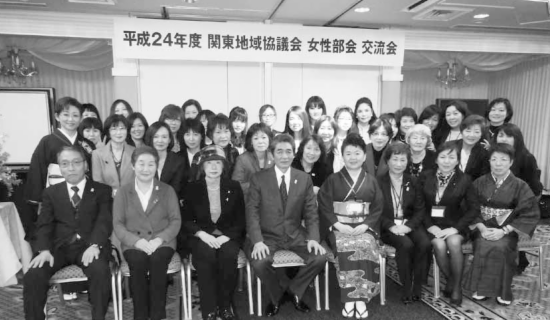 高橋会長(前列中央)、古川専務理事(前列左)とともに、参加者全員集合
